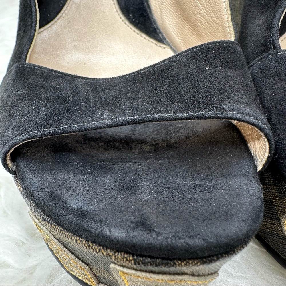 Fendi Women’s Suede Zucca Appliqued Wedge
Platform Slingback Sandals Size 39 - Picture 13 of 14